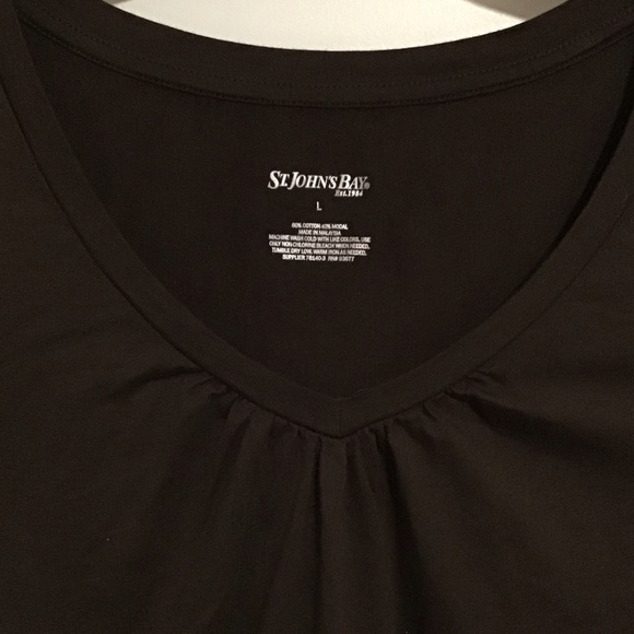 St. John's Bay Dark Brown V-Neck Short Sleeve Tee Size L - Picture 2 of 4